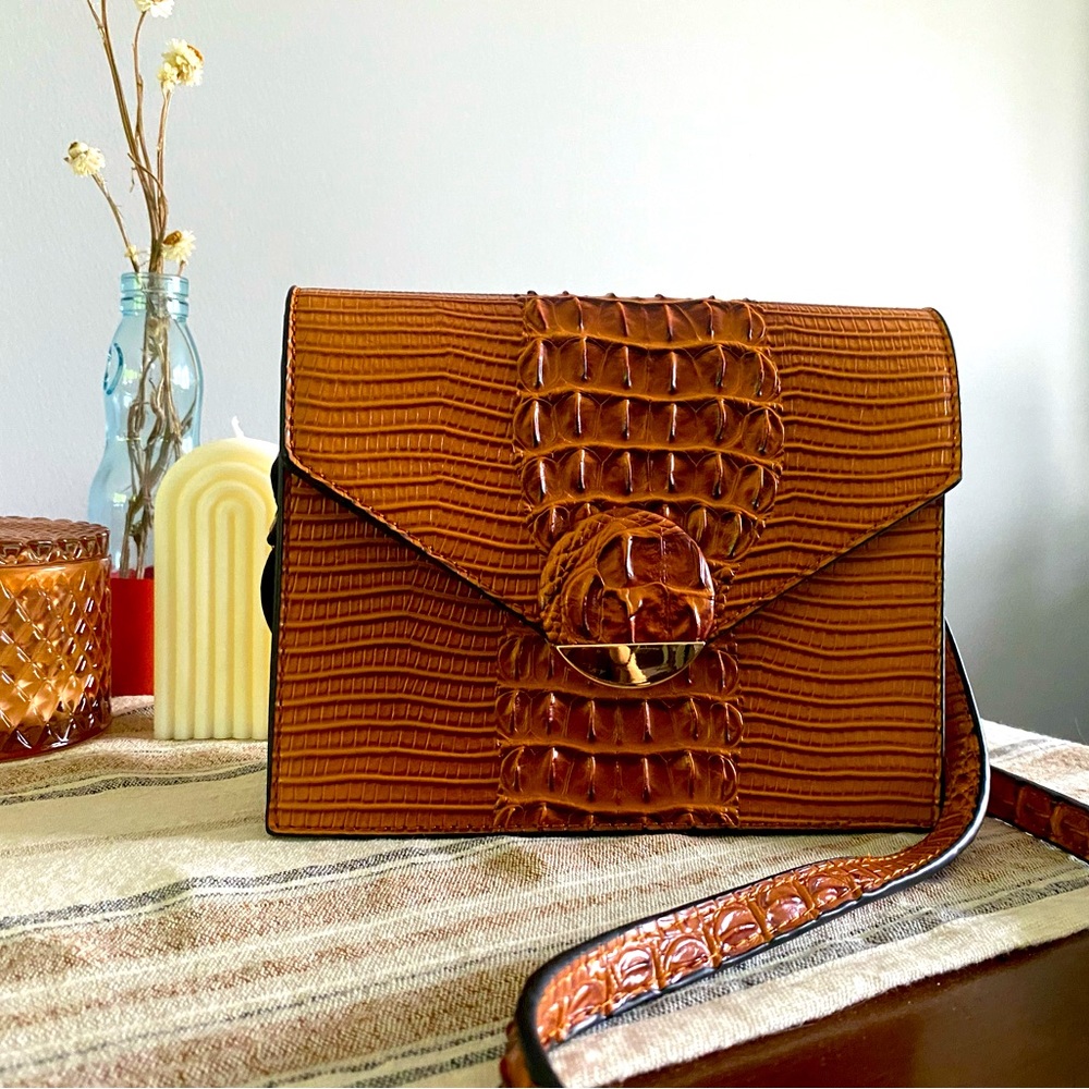 Crossbody purse